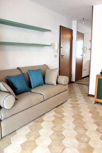 One-Bedroom Apartment image 8