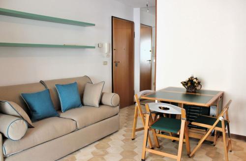 One-Bedroom Apartment image 10