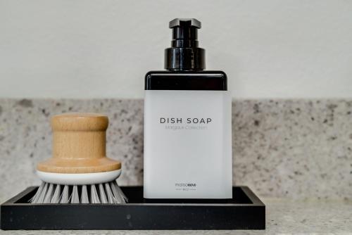 Bright & Cozy Modern Studio, Fast WiFi, Quiet, Walkable to University of Portland