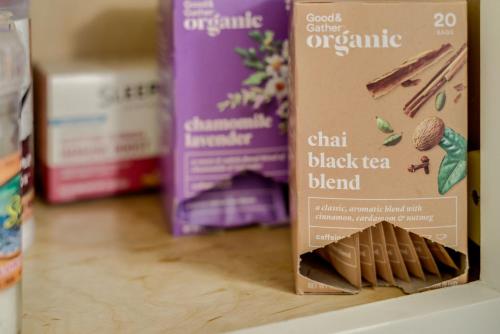 Bright & Cozy Modern Studio, Fast WiFi, Quiet, Walkable to University of Portland