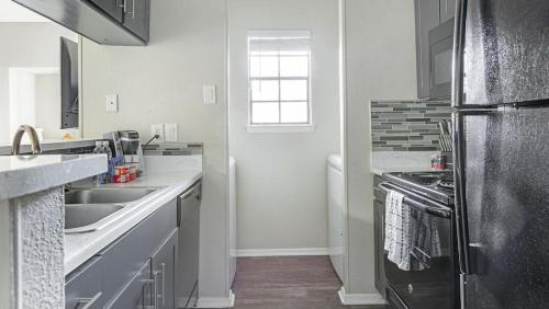 Landing Modern Apartment with Amazing Amenities (ID9400X06) in Плано (Техас)