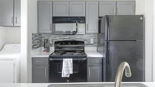 Landing Modern Apartment with Amazing Amenities (ID9400X06) in Плано (Техас)