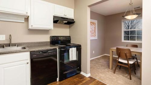 Landing Modern Apartment with Amazing Amenities (ID8747X90) in 卡梅爾