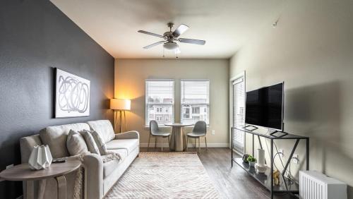 . Landing Modern Apartment with Amazing Amenities (ID8624X14)