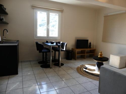 Rosilion Studios & Apartments 3