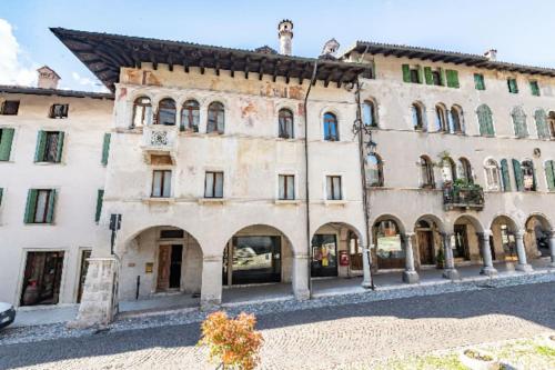 Loft overlooking the old town . - Apartment - Feltre