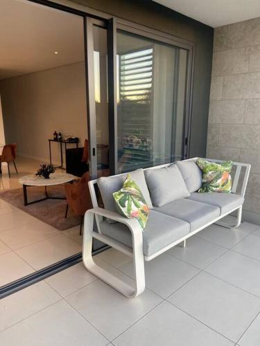 Load-Shedding Free Trendy 2-bed 2-bath Apartment