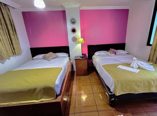 Twin Room image 8
