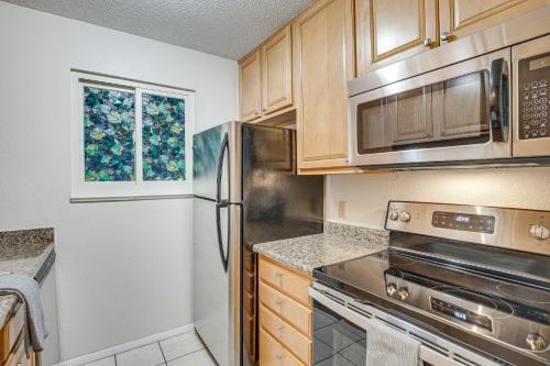 Grand Junction Condo Balcony, Community Pool!