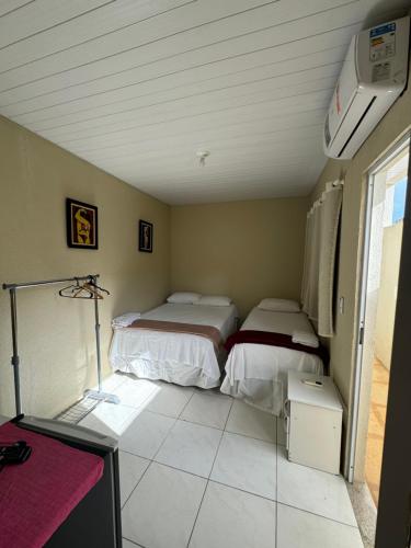 Twin Room image 8