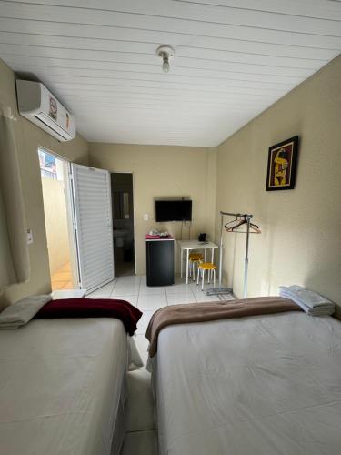 Twin Room image 9