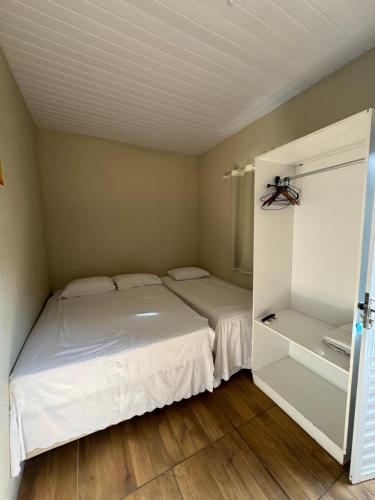 Twin Room image 6