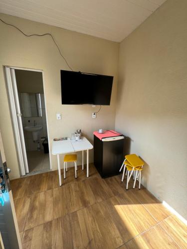 Twin Room image 4