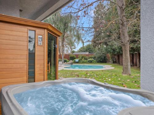 Home oasis with sauna, jacuzzi, pool & heated gazebo!