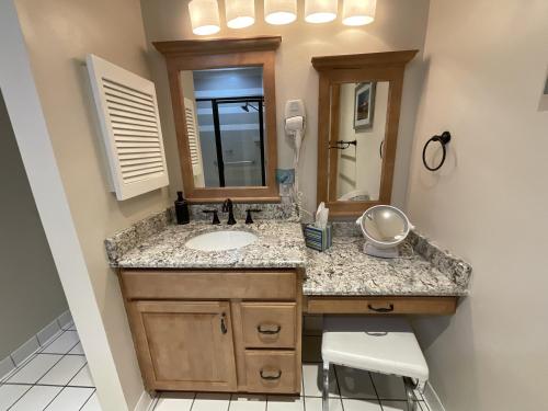 3C Canterbury Court - image 2