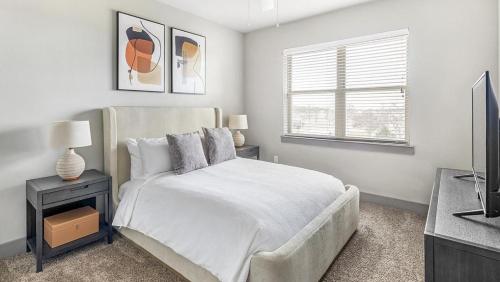 Landing Modern Apartment with Amazing Amenities ID9427X28 in Denton, USA