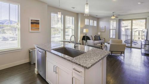 Landing Modern Apartment with Amazing Amenities ID7635X27 in Littleton, USA