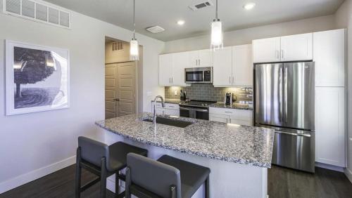 Landing Modern Apartment with Amazing Amenities (ID7635X27)