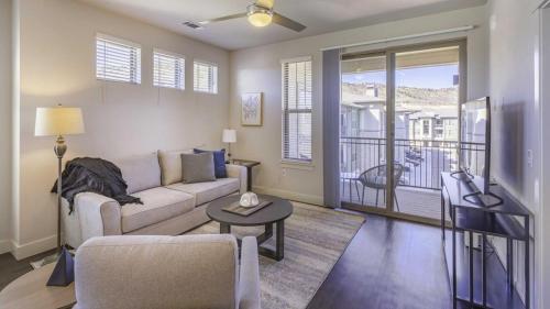 Landing Modern Apartment with Amazing Amenities ID7635X27 in Littleton, USA