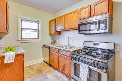 Cozy Minneapolis Apartment, 1 Mi to Downtown! in Minneapolis, USA