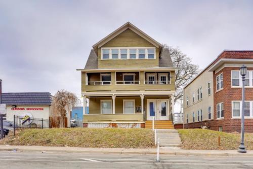 Cozy Minneapolis Apartment, 1 Mi to Downtown! in Minneapolis, USA