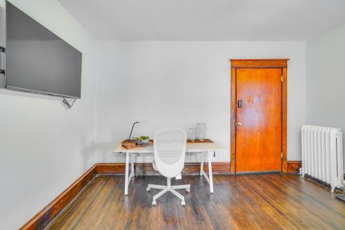 Cozy Minneapolis Apartment, 1 Mi to Downtown! in Minneapolis, USA