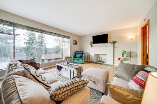 Quaint Renton Home about 15 Mi to Downtown Seattle!