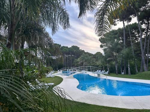 Departamento con vista a la piscina - image 3