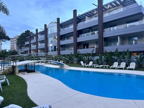 Departamento con vista a la piscina - image 4