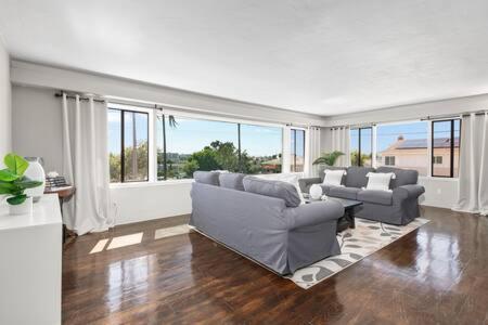 3 Living Rooms - Spacious - Family-Friendly in 納雄耐爾城