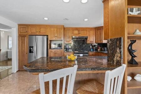 3 Living Rooms - Spacious - Family-Friendly in 納雄耐爾城