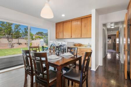 3 Living Rooms - Spacious - Family-Friendly in 納雄耐爾城