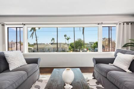 3 Living Rooms - 5BR 4B with Yard in National City, USA