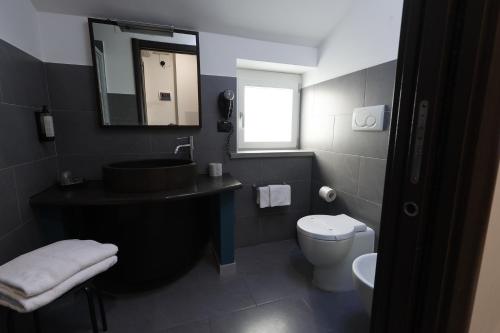 Double Room with Private Bathroom image 1
