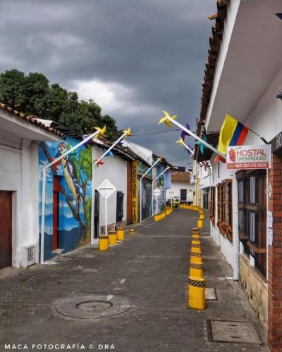 HOSTAL CHONTADURO Casa colonial en pleno centro histórico de Cali- Se alquila la casa entera para 12 o 13 personas o por habitaciones