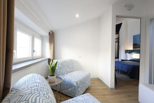 Family Room image 5