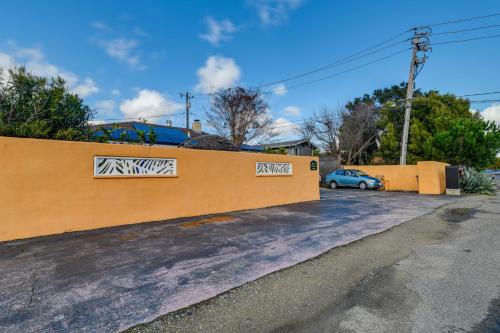 Greenbrae Garden Cottage Near Beaches and Redwoods