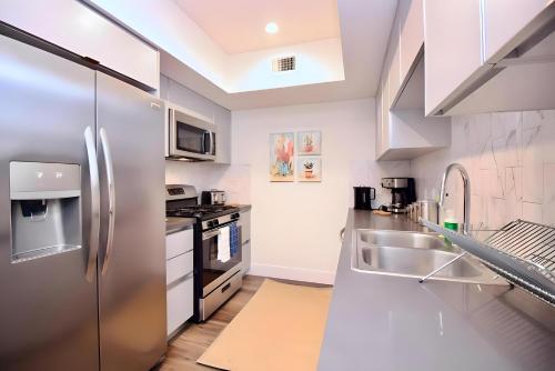 Los Angeles Premium City Suites with Free Parking - 주방