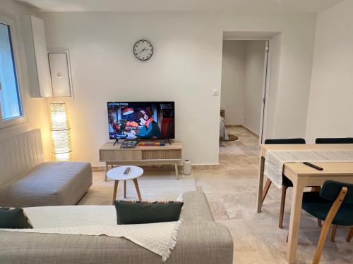 Charming house 2BR, 100m to RER B Laplace station