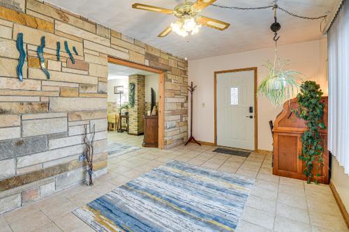 Montour Falls Apartment ~ 3 Mi to Seneca Lake! in Montoras ūdenskritumi (NY)
