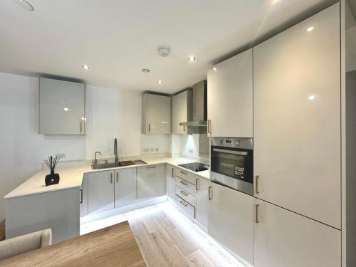 Luxury Heathrow 2 Bedroom New Build Apartment