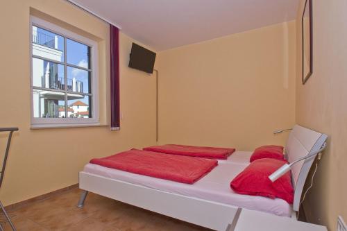 strandnah, gratis Nutzung vom AHOI Erlebnisbad und Sauna in Sellin - Kurparkresidenz FeWo10, Baabe (Foto 8)