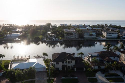 5 Bedroom Luxe Villa on Deep Water Intracoastal