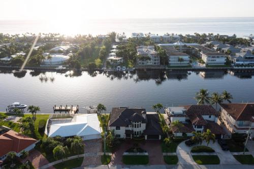 5 Bedroom Luxe Villa on Deep Water Intracoastal