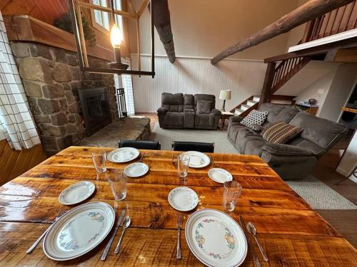 Weekend Getaway, Family vacation comfort cabin in Hydetown
