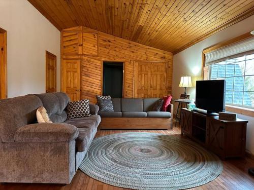 Weekend Getaway, Family vacation comfort cabin in Hydetown