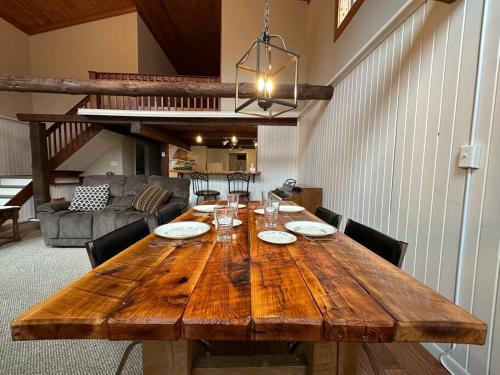 Weekend Getaway, Family vacation comfort cabin in Hydetown