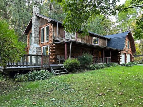 Weekend Getaway, Family vacation comfort cabin in Hydetown