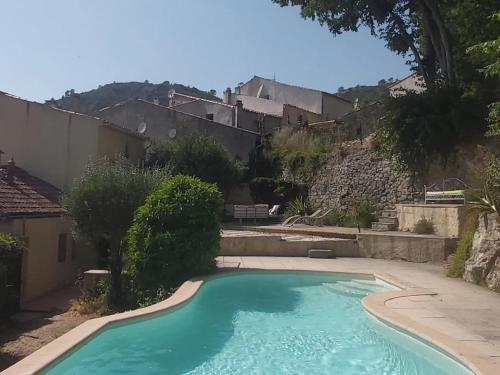 Charming villa in Meounes-les-Montrieux with private pool