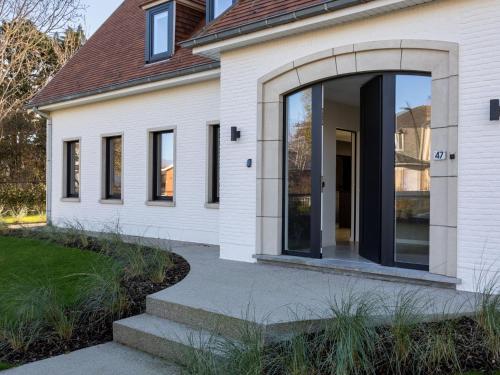 Nice villa in Koksijde near beach and center